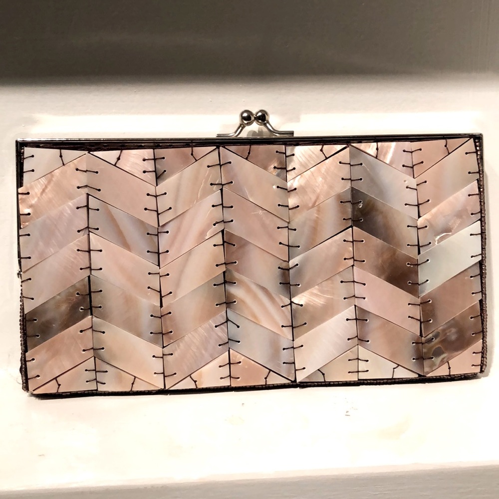 Sea Cove Beach Collection clutch mother of pearl